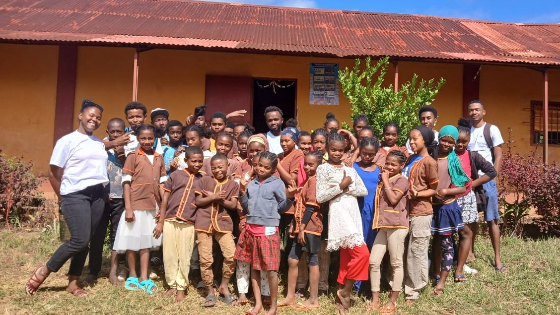 Groupe de jeunes réuni lors d’une activité de terrain